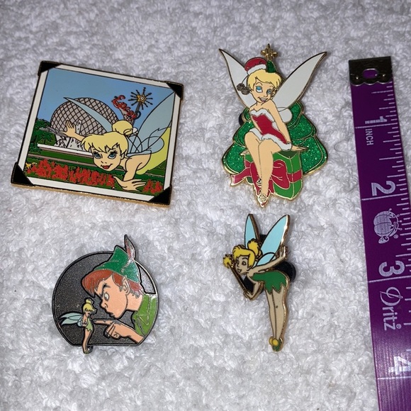 Disney trading pin tinker bells, Peter Pan, Christmas Epcot - Picture 2 of 5